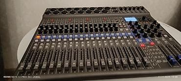 Zoom Livetrack L20 yeni kimidir təp təzədir 2-3 dəfə istifadə olunub