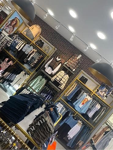 Qadın geyim və aksesuarları mağazasi Vitrinleri satilir qiymet