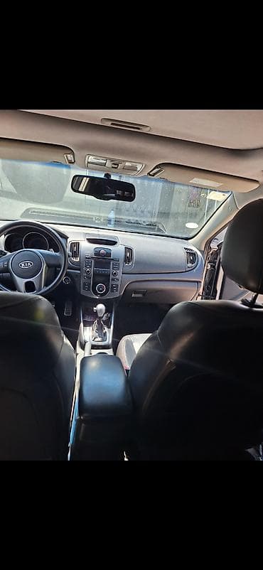 Nəqliyyat: Kia Cerato sedan - Kuzov: 4 qapılı sedan, boz/metallik rəng - — 2