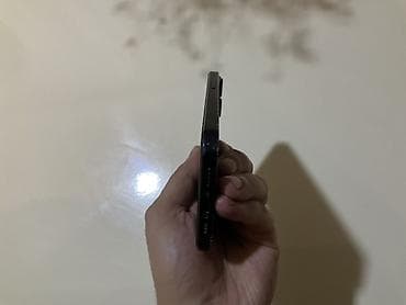 macbook pro 16: IPhone 15, Qara, Face ID — 3