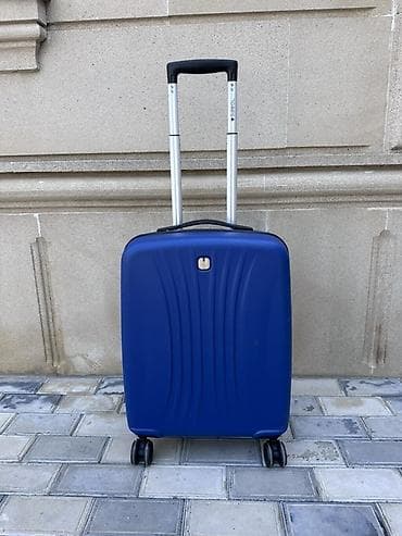 Чемоданы: Mavi rəngli, sərt korpuslu səyahət çamadanı. Kompakt ölçülü modeldir — 2