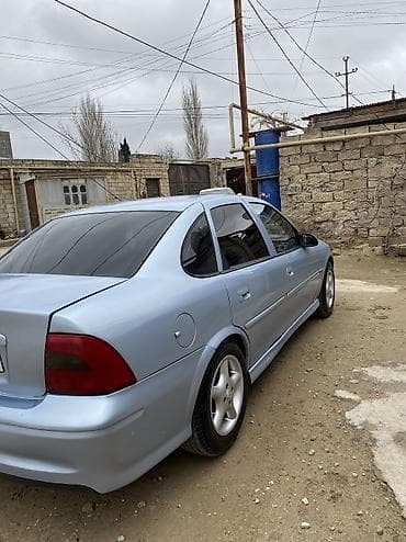 e 3 2: Opel Vectra B sedan - Kuzov: 4 qapılı sedan, açıq göy rəng - — 7