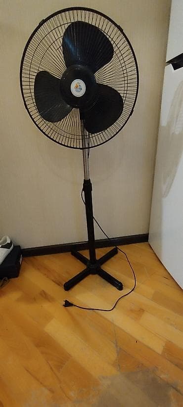 Ventilyatorlar: Döşəmə tipli fan - Rəng: qara - 3 qanadlı başlıq və metal qoruyucu — 2