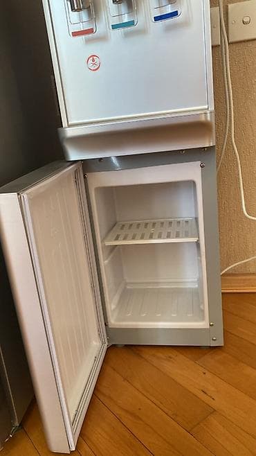 2 qapılı Regal Soyuducu Satılır, rəng - Gümüşü, Dispenserli
