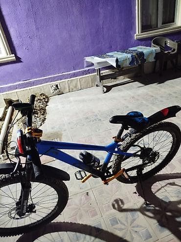 vlosiped: Dağ velosipedi – 27.5” təkərlər, alüminium gövdə, ön amortizatorlu — 6