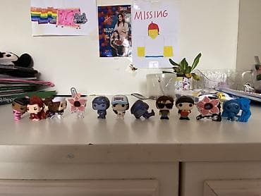 Stranger Things temalı mini fiqur kolleksiyası

Некоторые по 15-20