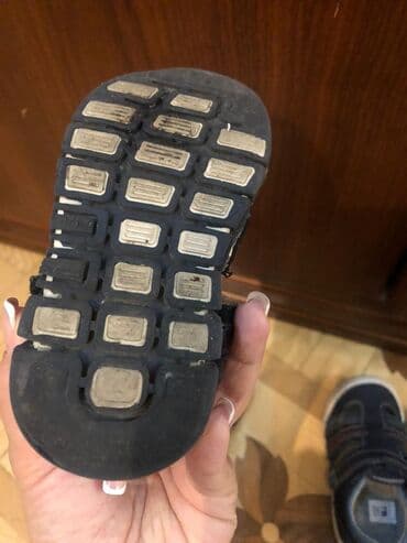 uşaq krossovkaları: 23 razmer,yaxshi veziyyetde,ag gara olan-ortopedikdir.Ag next — 4