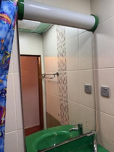 Yaşıl rəngli hamam mebeli dəsti - Üst hissə: şüşə tipli yaşıl