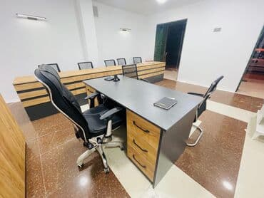 Ev üçün mebel: Dəstə daxildir: 1 ədəd masa, 3 ədəd kreslo. Yenidir. Ofis mebeli — 2