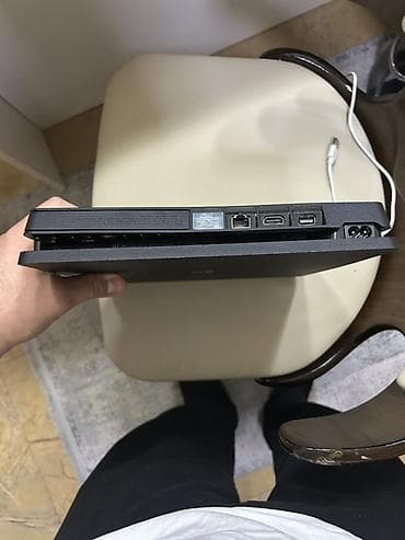 playstation disk: Sony PlayStation 4 Slim oyun konsolu - Model: PS4 Slim (orijinal — 3