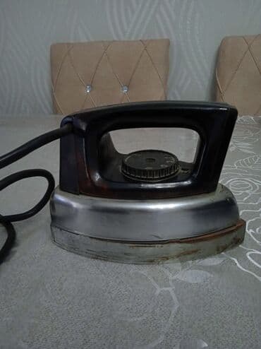 Ütülər və buxarlayıcılar: Klassik elektrik ütüsü. - Material: metal korpus, polad bazaya malik — 4