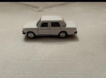 mozaika oyuncaq: Miqyası göstərilən klassik “Jiquli” (VAZ 2107 üslubunda) metal model — 2