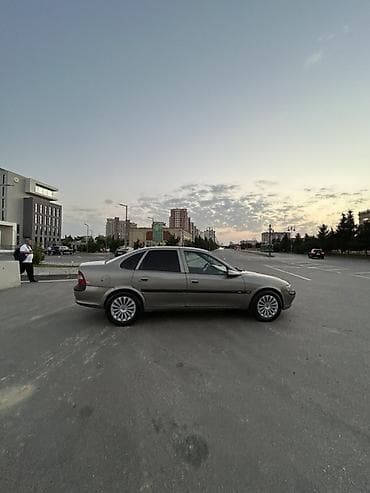 Opel Vectra: 1.8 л | 1986 г. 224000 км Седан — 7