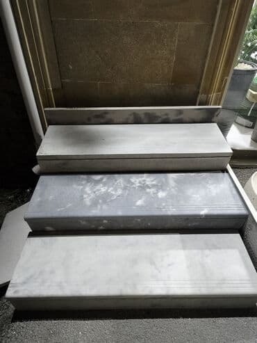 mermer qiymetleri: Ağ-boz tonlarda mərmər pilləkənlər - Material: təbii mərmər - Rəng — 1