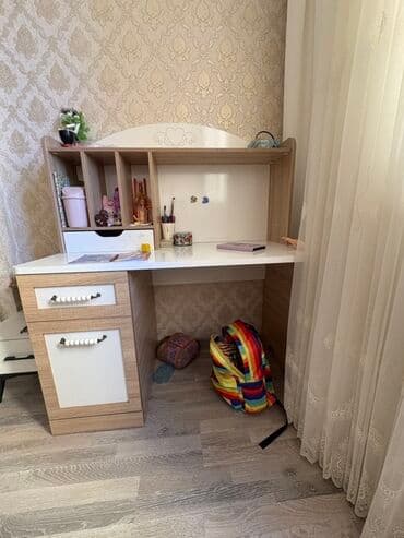 двери бу: Для девочки и мальчика, С выдвижными ящиками, Письменный стол, Без стульев — 1