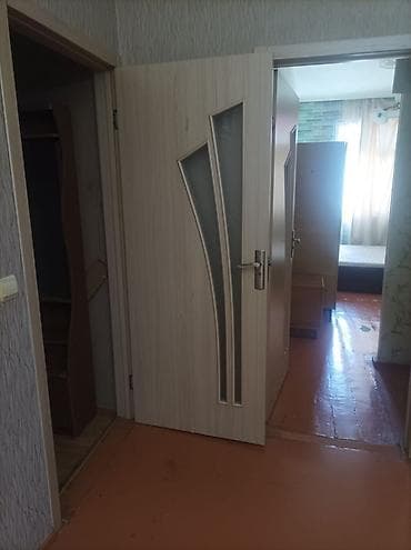 двери межкомнатнын бу: Qapi 3eded 205/90sm 80azn biri Ecemi 8837 leli Ağ palıd rəngində — 1