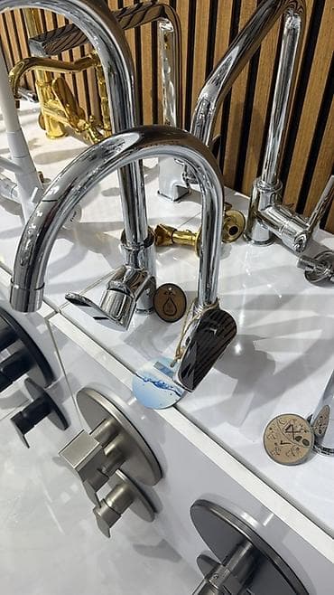 Mətbəx və hamam üçün qarışdırıcı kranlar və divar daxili idarəetmə