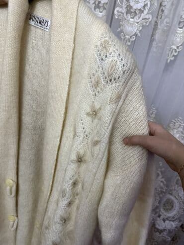 Пиджаки: Krem qadin uchun jaket,qap qalin.
Geyinilmemishdir,brend mehsuldur — 2