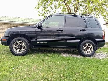 nissan sunny 2005: === PART 1: TEXTUAL DESCRIPTION === Qara rəngdə Chevrolet Tracker SUV — 2