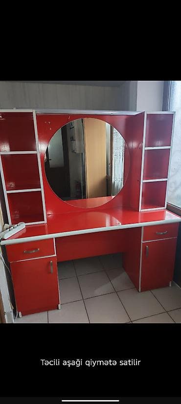 Qırmızı rəngli makiyaj/özünəbaxım masası və güzgü komplekti - Geniş