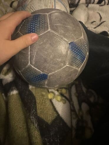 Futbol topu - Klassik 32 panelli dizayn (20 altıbucaqlı + 12