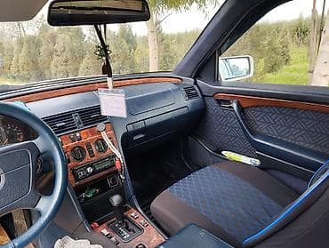 vaz 2107 qapi: Mercedes-Benz C-Sinfi (W202) sedan, gümüşü rəng. - Kuzov: 4 qapılı — 8