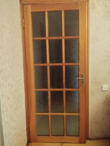 Taxta şüşəli otaq qapısı.4 ededi 150 manat - Material: təbii ağac