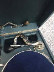 pul daxılı: Kompakt çamadan tipli mexaniki patefon. Xüsusiyyətlər: - Qol ilə — 3