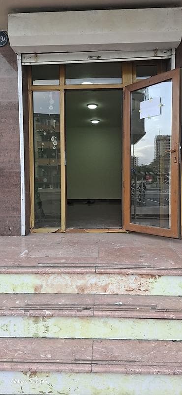 ev alqi satqis: Kirayə verilir – vitrinli obyekt (sahə: təqribi 1 otaqlıq — 3