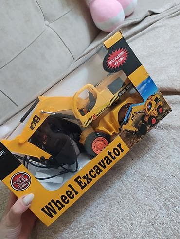 oyuncaq ekskavator: Radio ilə idarə olunan ekskavator oyuncağı – No. 8020E - Model: ST9 — 2