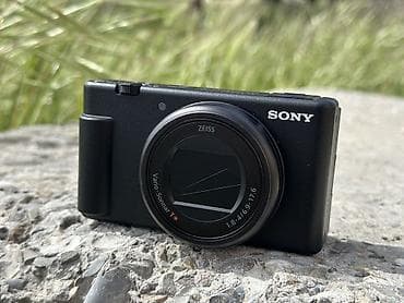 Sony ZV-1M2 kompakt kamera - Zeiss Vario-Sonnar T* obyektiv: 18–50 mm