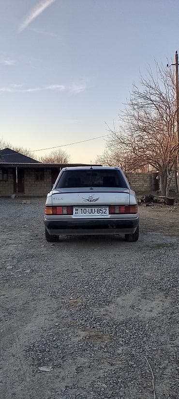 Motonəqliyyat: Mercedes-Benz 190 (W201) sedan - Kuzov: 4 qapılı sedan, gümüşü rəng — 3