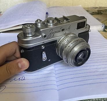 proyektor perdesi: Zorkiy-4 film fotoaparatı - 35 mm məxməri lent üçün telemetrik — 1