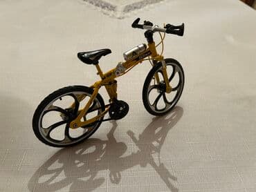sədərəkdə velosipedlər: Dəmir modelka velosiped oyuncağı satılır. Təzədir.Əsl velosipedin tam — 10
