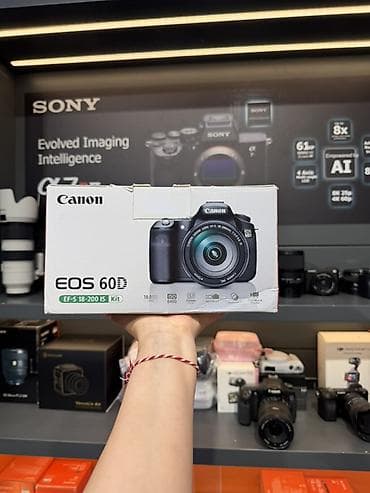 Canon EOS 60D (EF-S 18-200mm IS Kit) - Brend: Canon - Model: EOS 60D