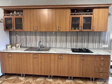 masa ikinci el: Mətbəx mebel dəsti – taxta görünüşlü, üst və alt dolablarla tam — 2