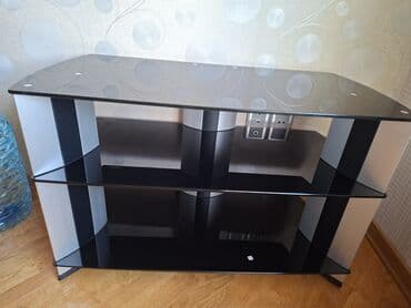 стеклянный стол офисный: Düz TV altlığı, Polkalı, Şüşəli, Türkiyə — 3