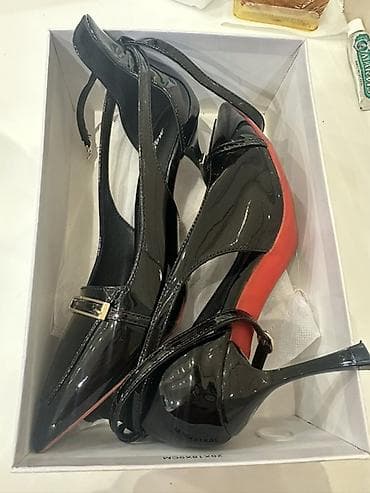 женские классические туфли на танкетке: Qadın klassik ayaqqabıları – qara laklı, iti burunlu, incə hündürdaban — 6