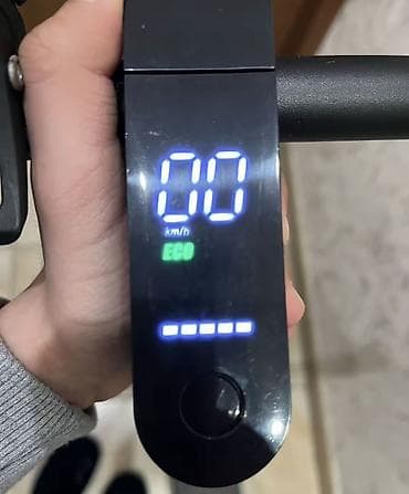 Elektrik skuter - Rəng: qara, yığcam və yüngül konstruksiya - Geniş — 2