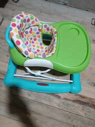 Uşaq yeriyən (baby-walker) - Rənglər: yaşıl üst panel, mavi baza