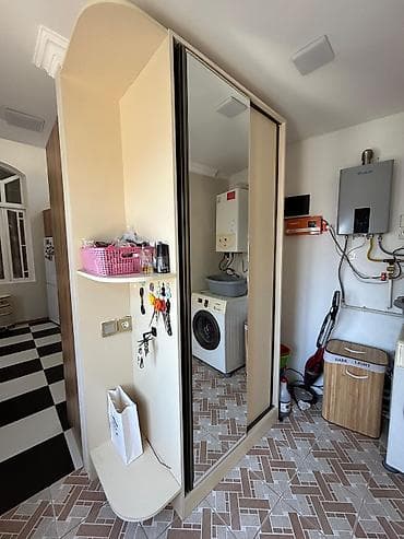 Ev üçün mebel: Qarderob şkaf – sürgülü qapılar, güzgülü ön hissə. Qiymət razılaşma — 1