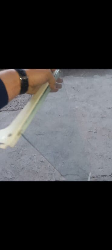 Стендовые витрины: Şüşə polka dəstəyi – mağaza/vitrin üçün - Material: qalın temperli — 2