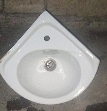 borular: Künc tipli keramika əl-üz yuyan lavabo - Forma: üçbucaq/künc — 2