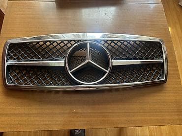 audi 80 2 e: Mercedes-Benz Üçşüalı Mercedes loqolu, üfüqi iki xətli dizayn — 1