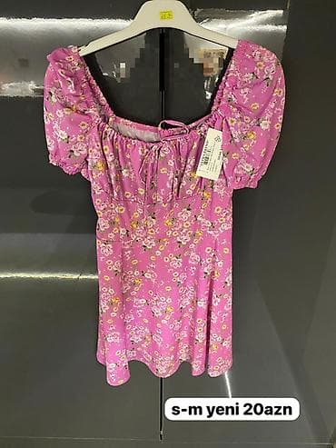 libas: Qısa çiçək naxışlı don - Ölçü: S–M (etiketli) - Rəng: Çəhrayı fon — 1