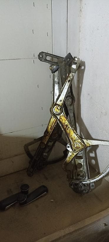 Məhsul: Avtomobil qapı mexanizmləri və şüşəqaldıranlar (mexaniki)