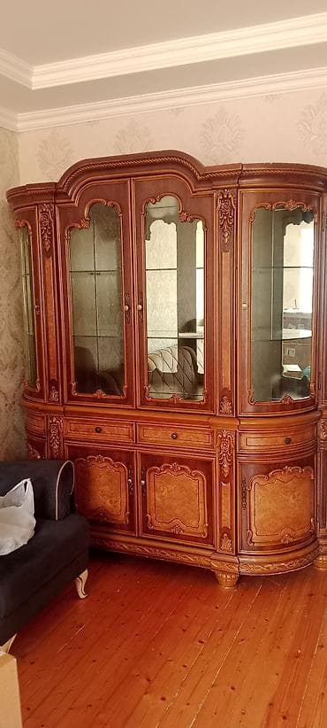 qapi zengi: Klassik taxta mebel dəsti - Şkaf: 5 qapılı iri model. Ortadakı 3 qapı — 2