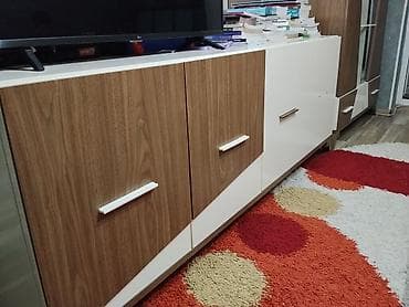 Mebel TV tumbası / konsol - Dizayn: İki rəngli kombinasiya – ağ