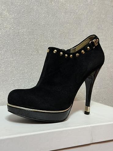 Qadın botları – yüksək dabanlı, platformalı - Rəng: qara Ölçü -39