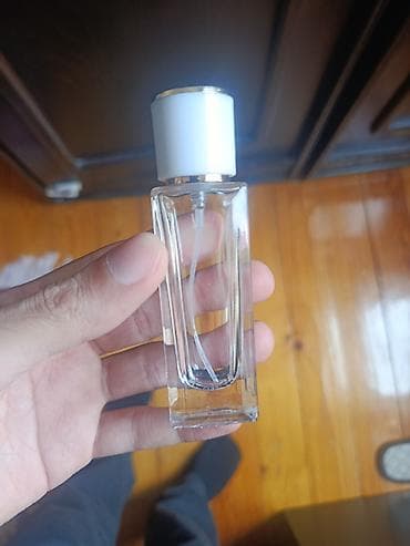 Şüşə ətir flakonu – spreyli - Həcm: təxminən 10–15 ml (cibə/səyahətə — 2